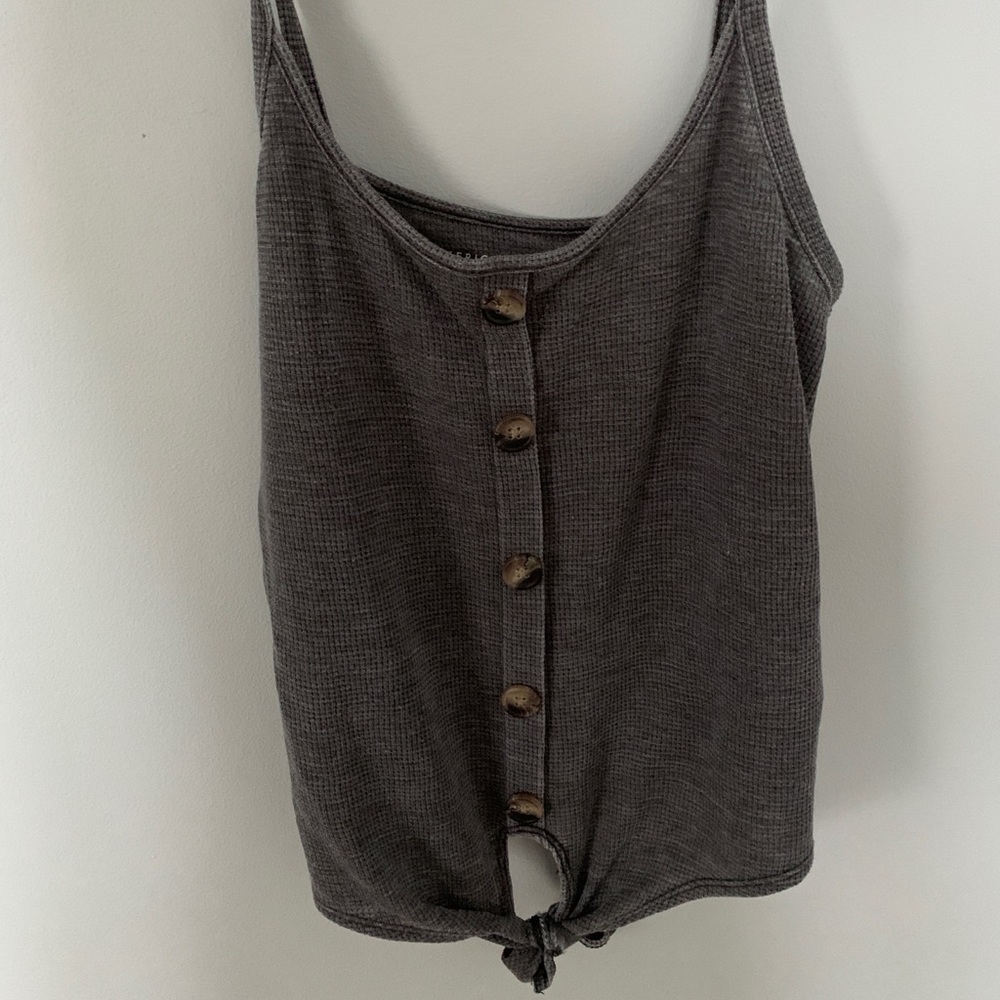 AMERICAN EAGLE: dark grey button up tank top
